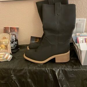 Dolce by Moto Moxy Boot Black Rubber soul